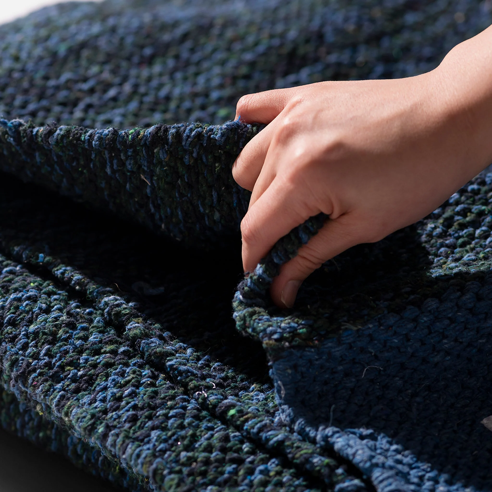 HANDLOOMED RECYCLE YARN RUG / 2.25 x 3.0 - Image 6