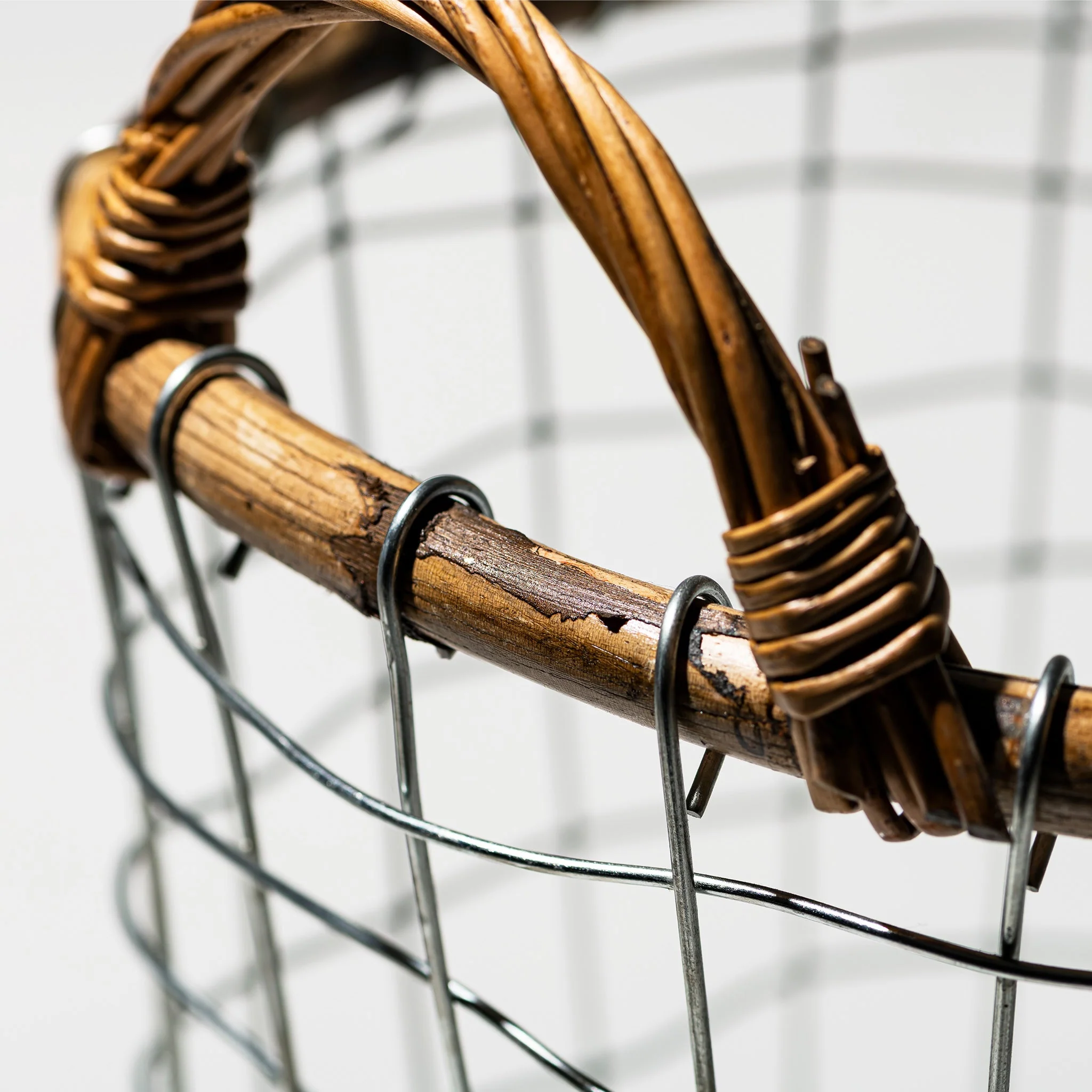 RATTAN TOP WIRE BASKET / Medium - Image 4