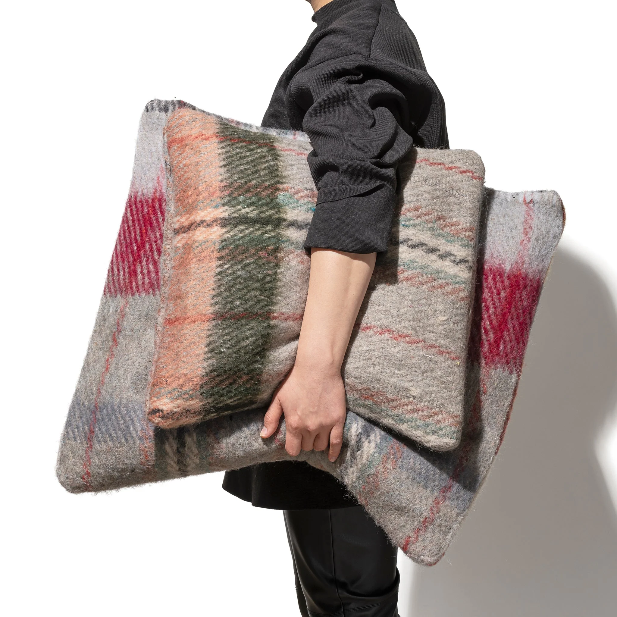 RECYCLED WOOL MIX CUSHION COVER 45 x 45 / Assorted Color - Image 7