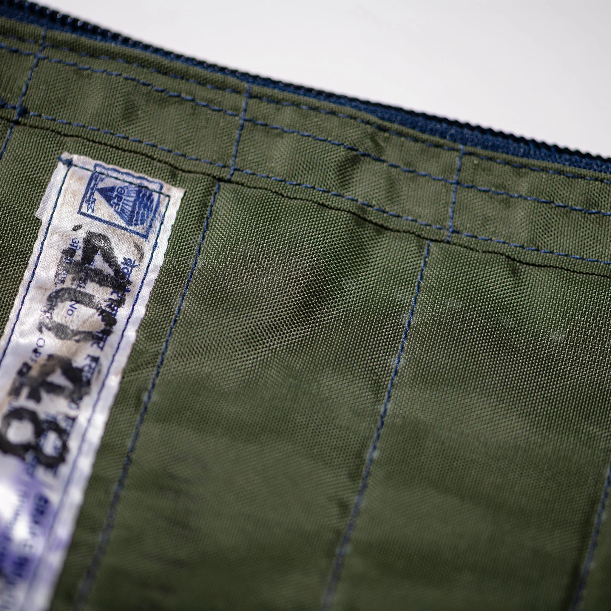 VINTAGE BRAKE PARACHUTE QUILTED POUCH - LIM.ED - Image 4