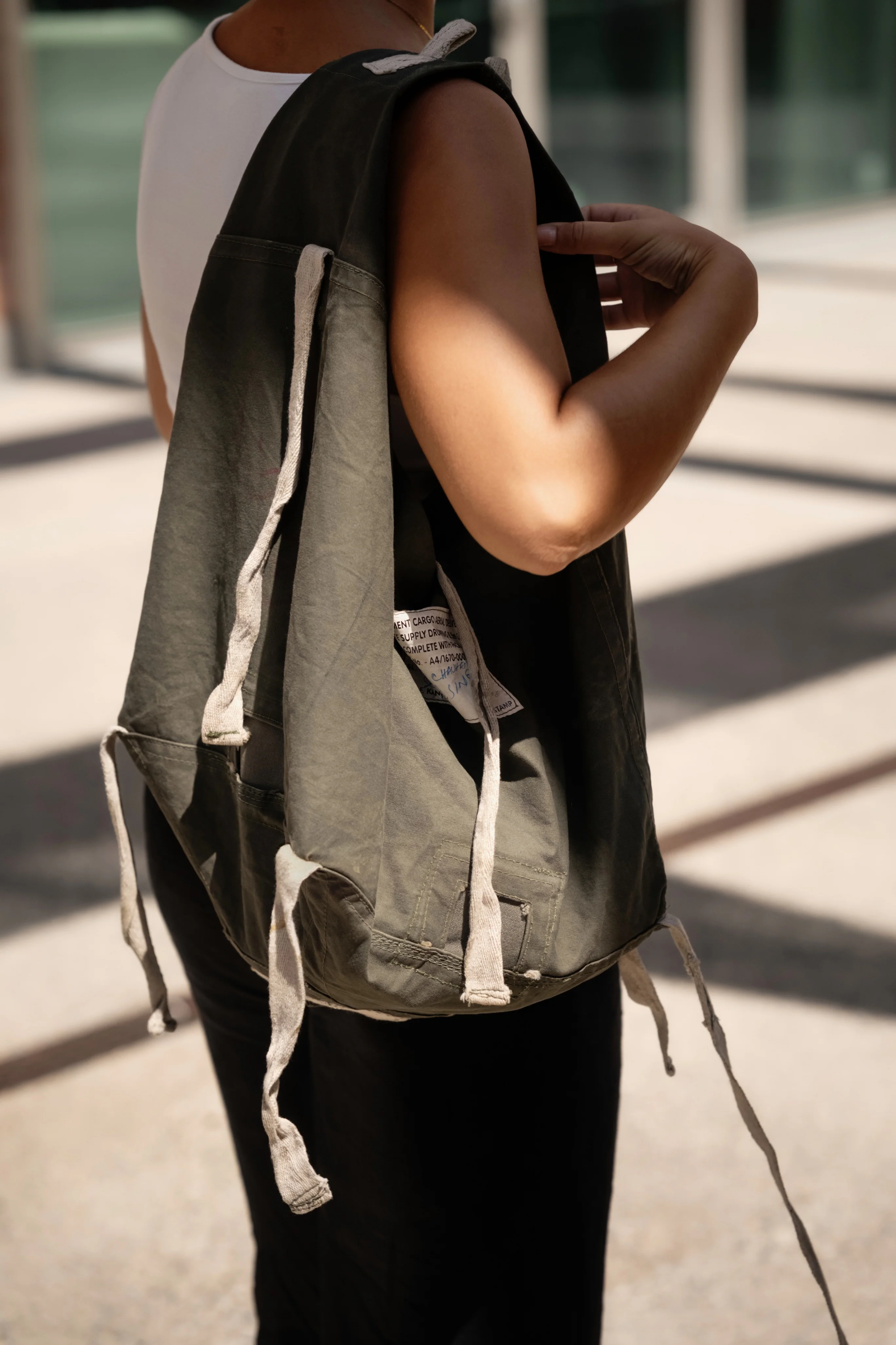 VINTAGE PARACHUTE SQUARE BAG - Image 6